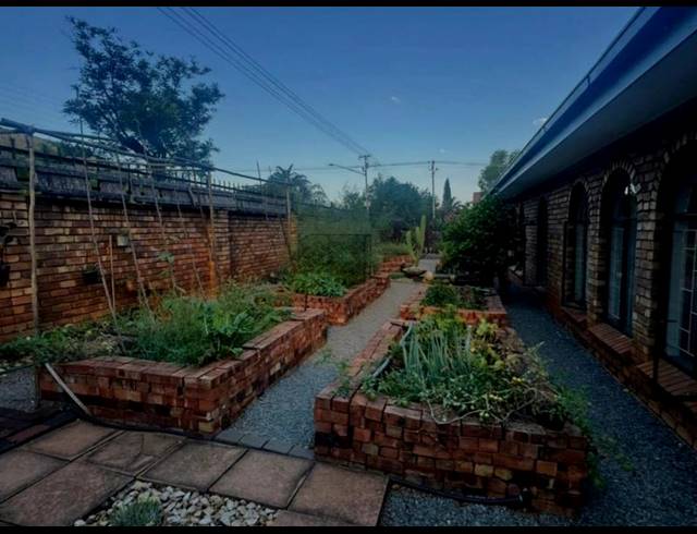 5 BEDROOM HOUSE FOR SALE IN MOUNTAIN VIEW